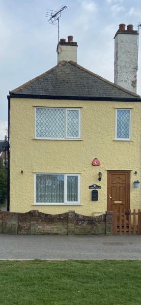 Cosy Cottage Great Bentley near station and shops